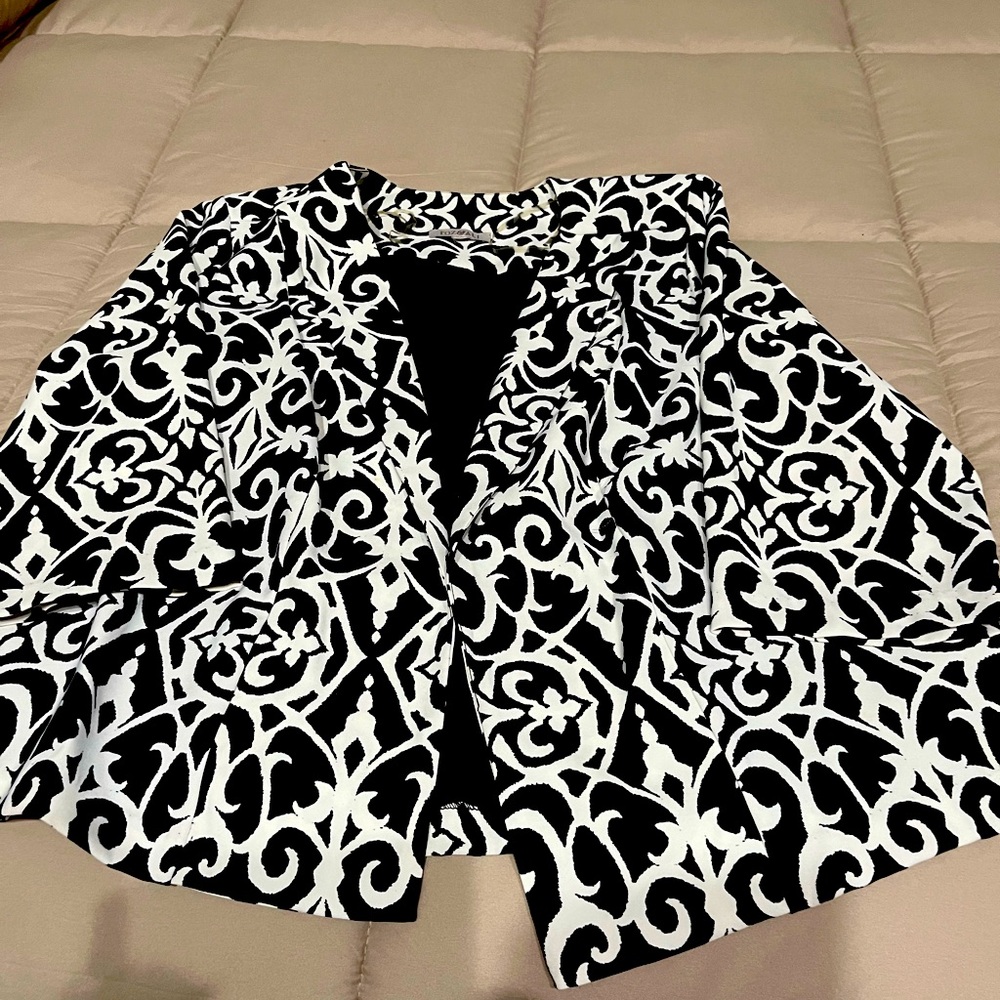 Women’s 3/4 sleeve jacket. Worn once.